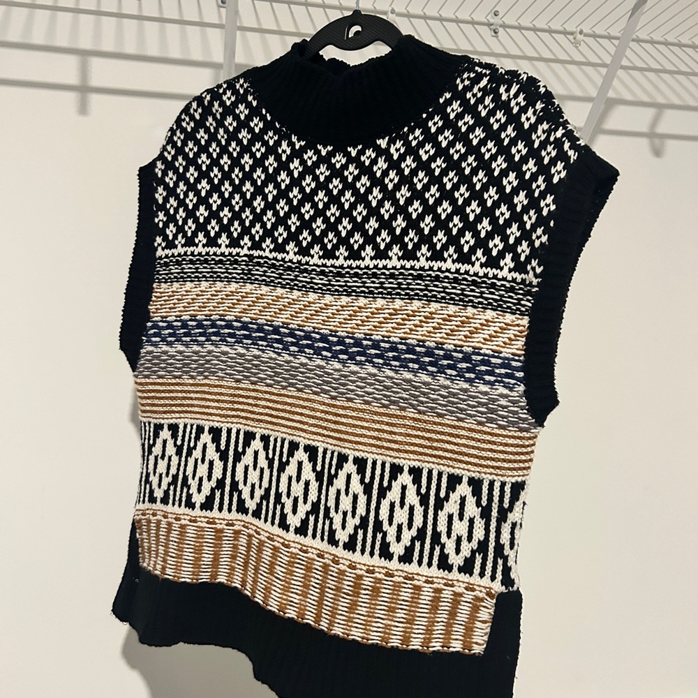 Black and White Patterned Sleeveless Sweater